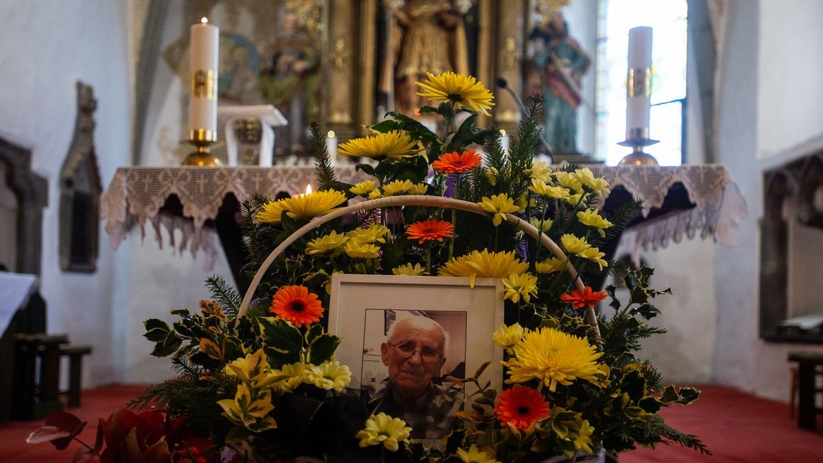 V kostele sv. Mikuláše v Lažišti se 7. prosince 2019 uskutečnila vzpomínková pohřební mše za protikomunistického odbojáře Josefa Hasila, který byl známý jako Král Šumavy. Hasil zemřel 16. listopadu 2019 v 95 letech v USA, kde po emigraci žil.