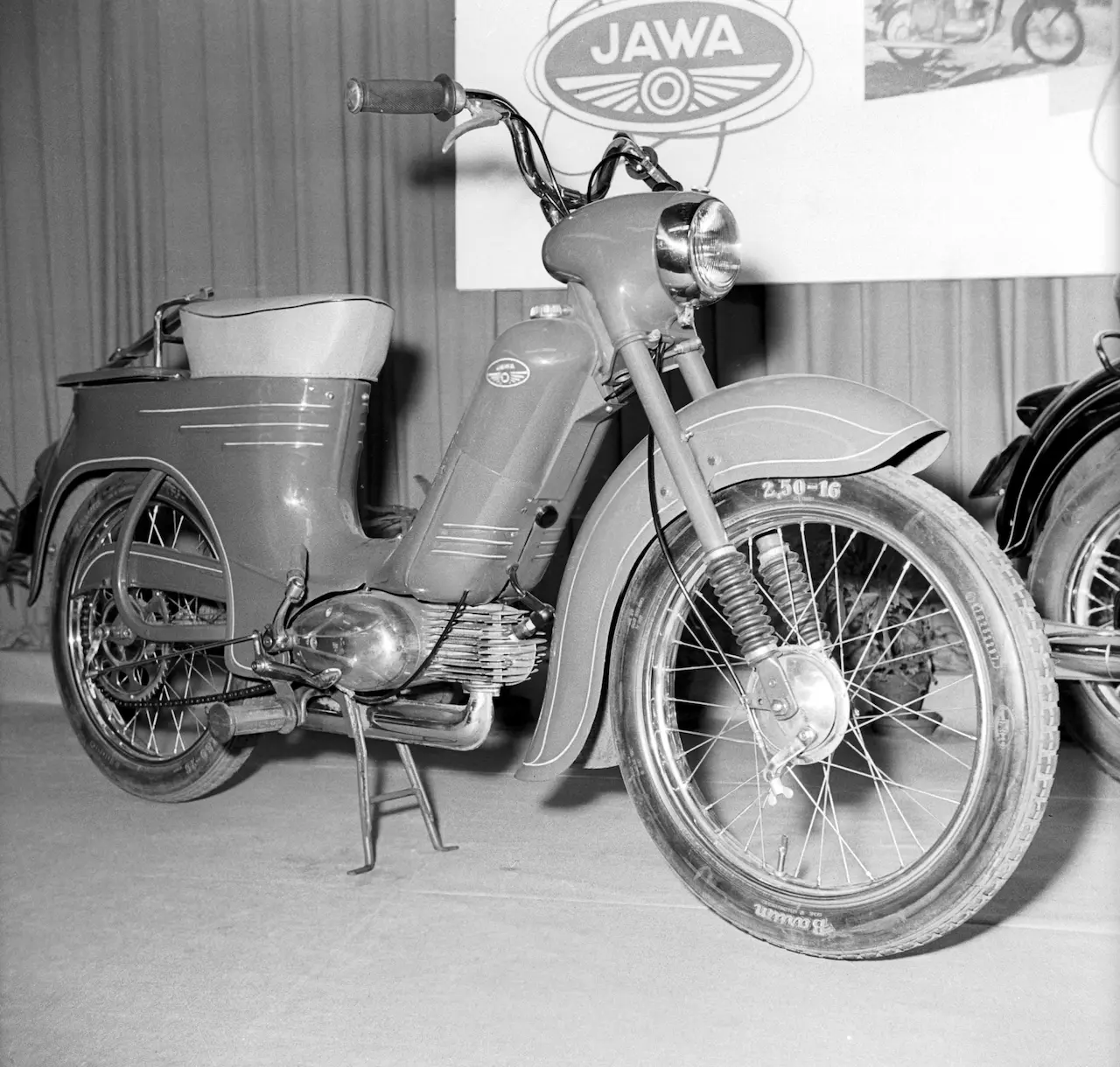 Historický motocykl Jawa v socialistické éře