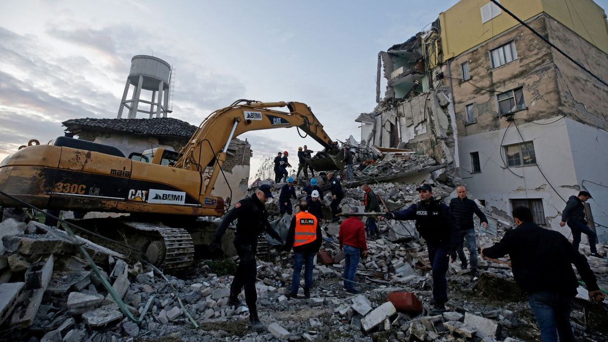 Následky zemětřesení v Albánii