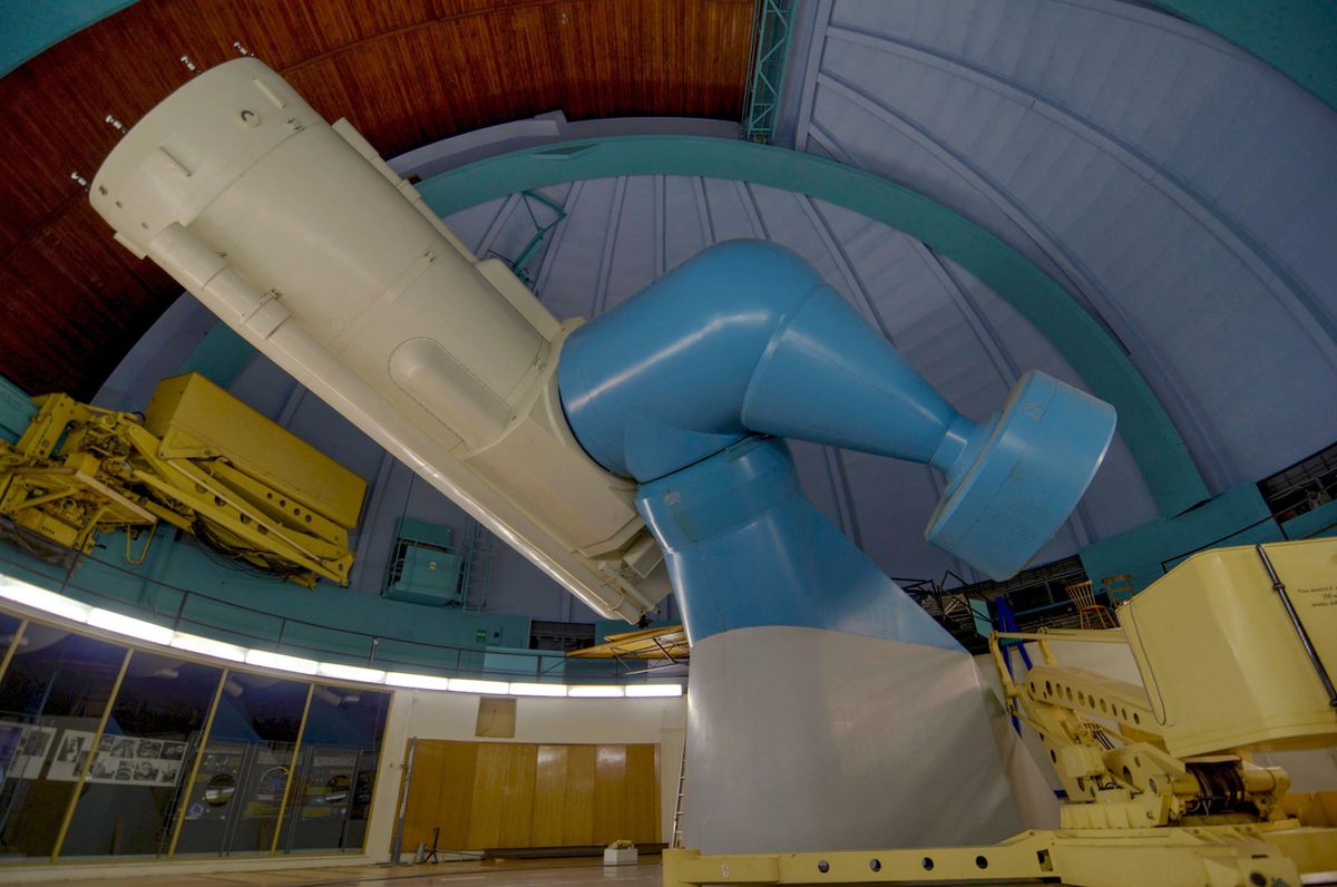 Perkův dvoumetrový dalekohled (největší dalekohled v ČR) umístěný na observatoři v Ondřejově se podílí na výzkumu extrasolárních planet.