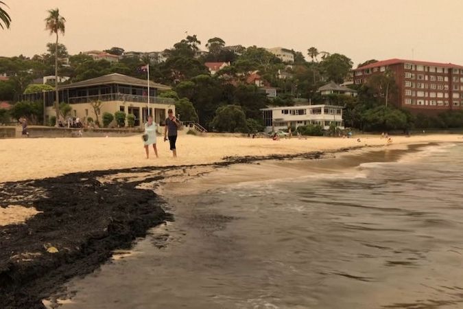 BEZ KOMENTÁŘE: Lesní požáry zbarvily pláže v Sydney