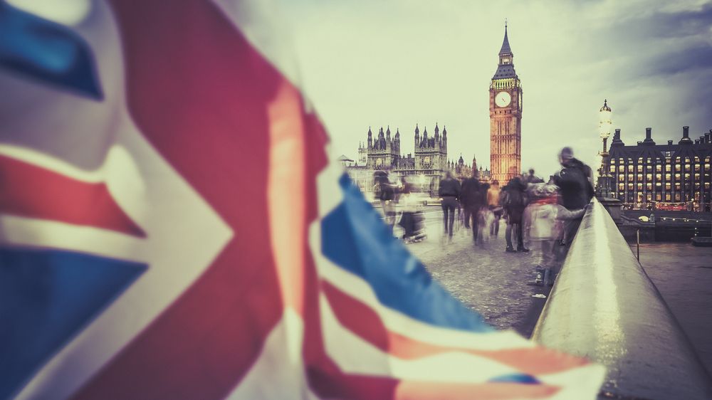 Na ilustračním snímku je britská vlajka, v pozadí londýnský Big Ben a Westminsterský palác