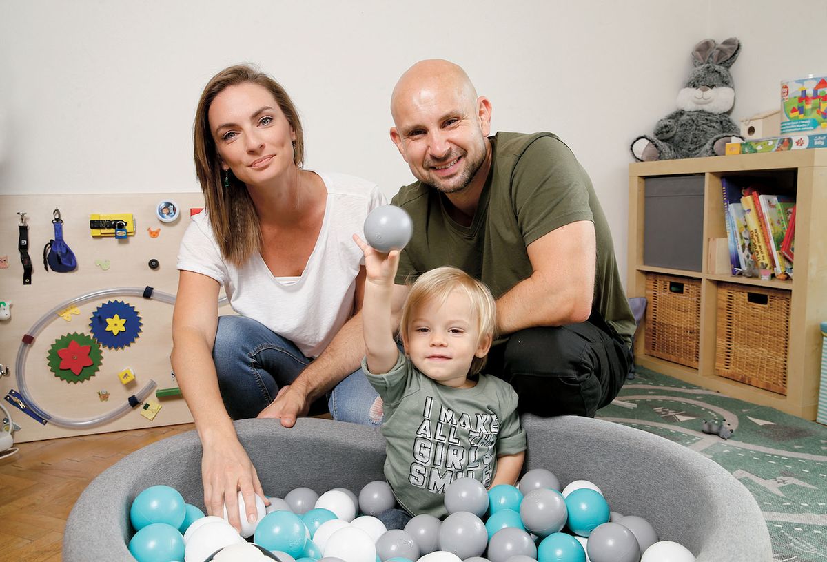 Šťastná rodinka: se ženou Eliškou a synkem Ondřejem, kterému budou v prosinci dva roky.