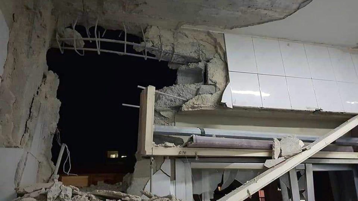 Dům na předměstí Damašku Kudsaja poškozený při izraelském útoku