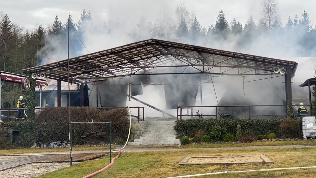Požár rekreačního střediska ve Věšíně