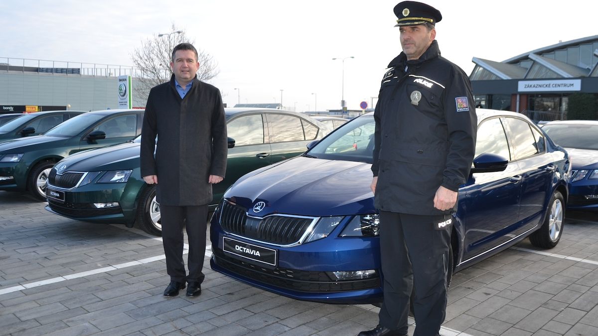 Ministr vnitra Jan Hamáček (ČSSD) s policejním prezidentem Janem Švejdarem