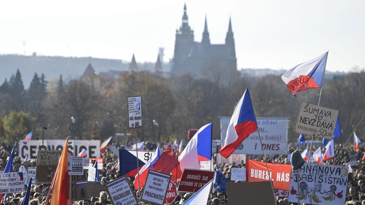 PŘEHLEDNĚ: Sobotní demonstrace Milion chvilek na Letné