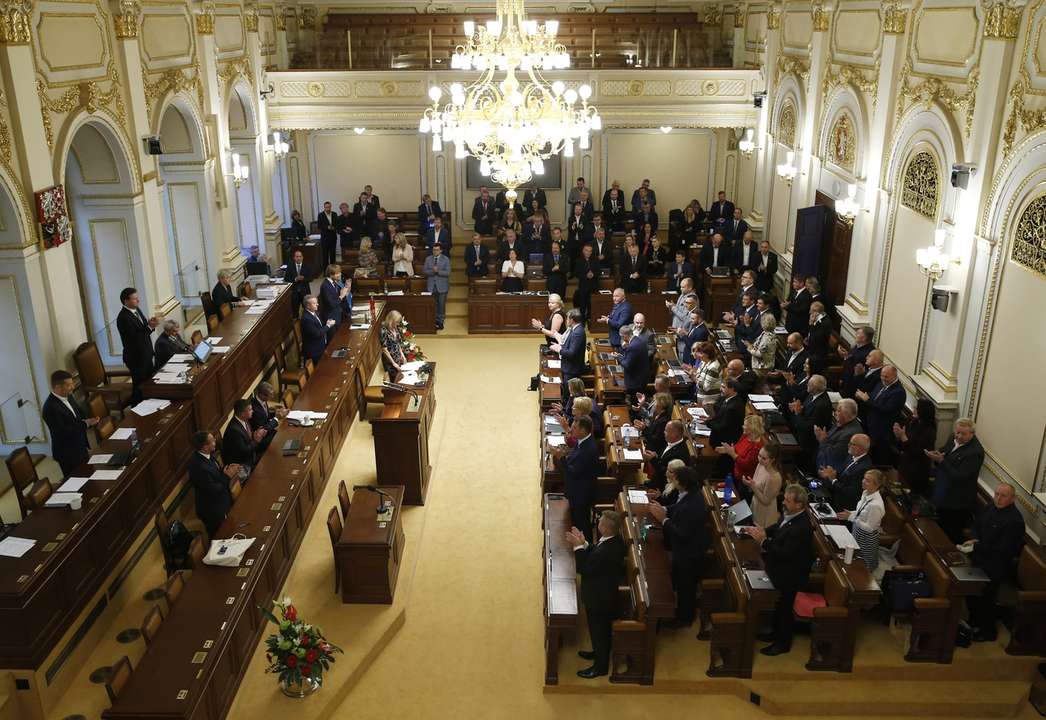 Zive Jednani Snemovny Poslanci Znovu Debatuji O Zvyseni Dani Televizeseznam Cz