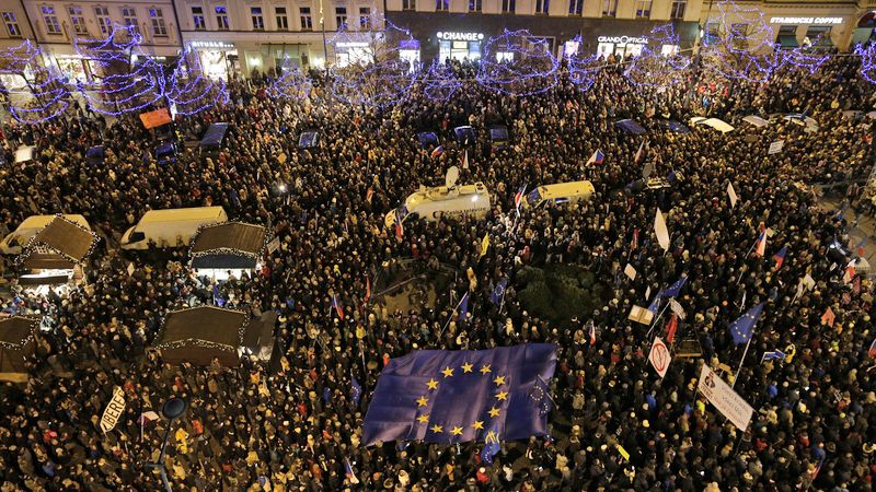 Demonstrace za odstoupení premiéra Andreje Babiše (ANO) na Václavském náměstí v Praze 10. prosince 2019