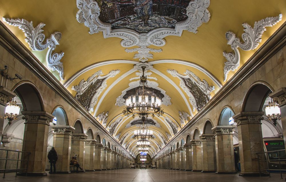 Carský palác, nebo stanice metra? Moskevská zastávka Komsomolskaja rozdíly zdárně smazává.