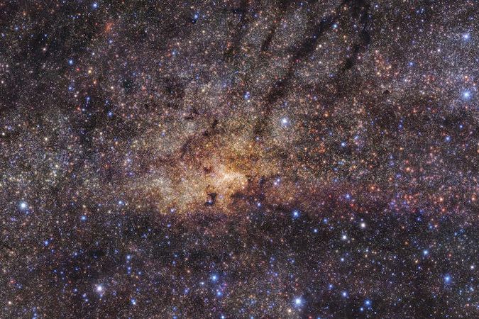 BEZ KOMENTÁŘE: Detailní záběr centrální oblasti naší Galaxie – Mléčné dráhy, pořízený dalekohledem ESO/VLT