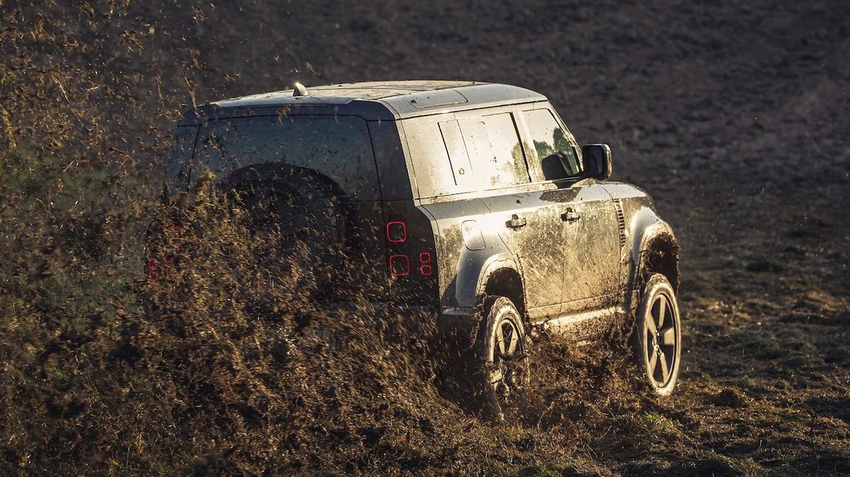 Land Rover Defender v bondovce No time to die