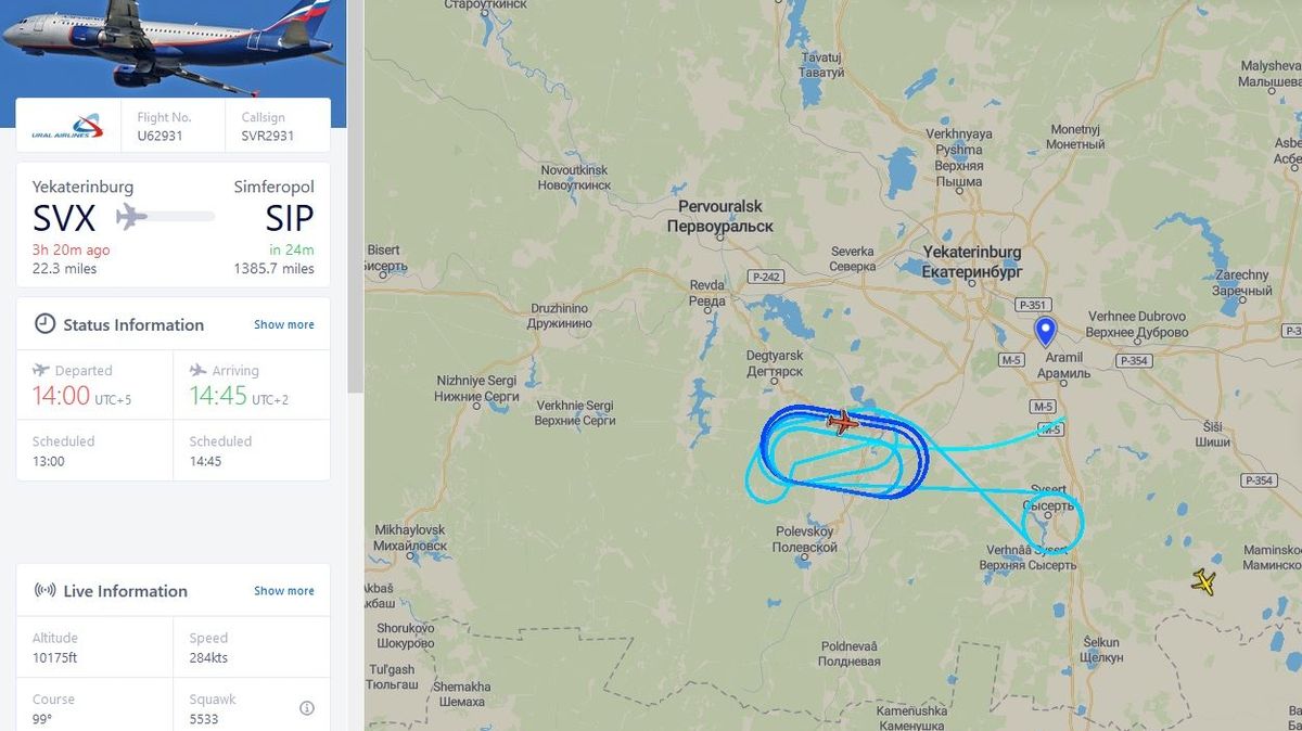 Letadlo kroužilo nad letištěm v Jekatěrinburgu