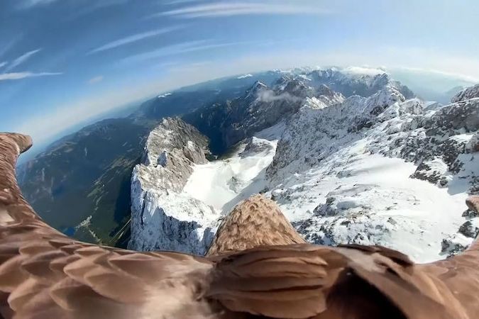 BEZ KOMENTÁŘE: Orel natočil tající alpské ledovce