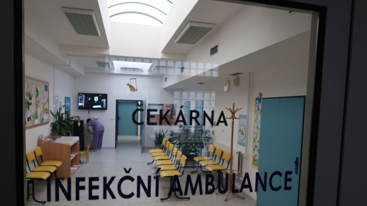 Nemocnice v Uherském Hradišti uzavřela JIP, zdravotníci a pacient mají koronavirus