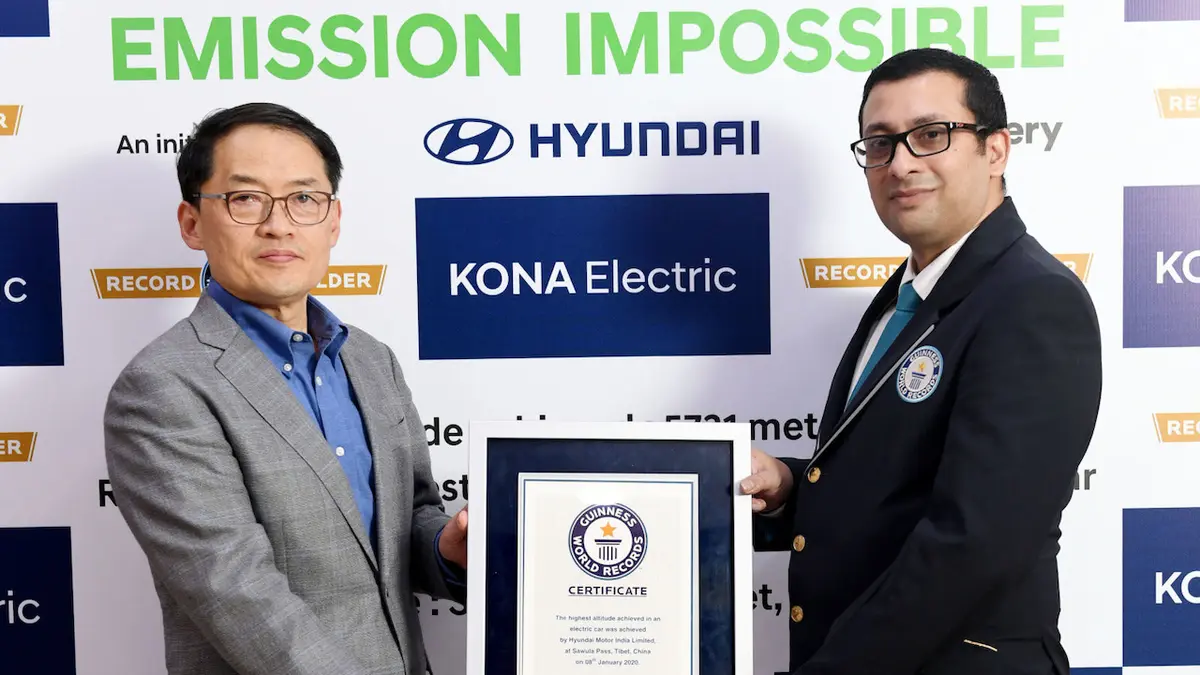 Převzetí certifikátu potvrzujícího rekord Hyundai Kona Electric proběhlo 24. ledna.