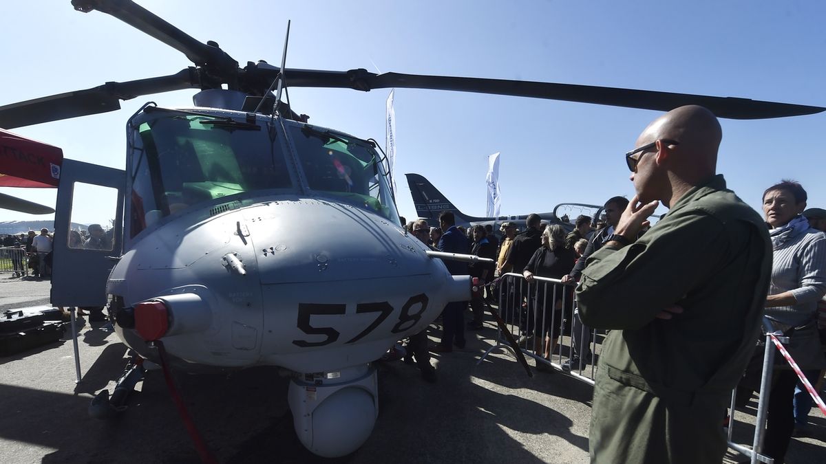 Metnar podepsal nákup 12 vrtulníků z USA