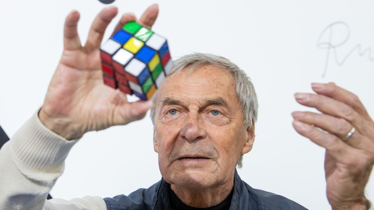 Robot složil Rubikovu kostku v novém světovém rekordu. Natočila ho kamera