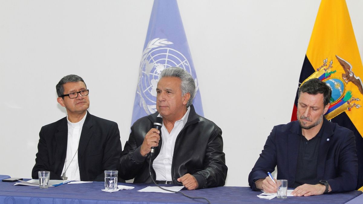 Ekvádorský prezident Lenín Moreno (uprostřed) 