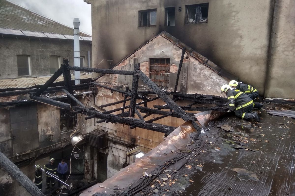 Požár zachvátil střechu kovárny v Rejhoticích