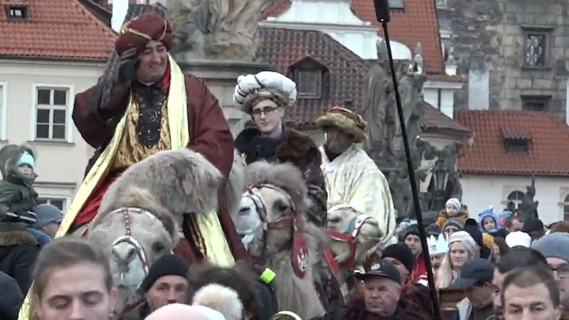 Tříkrálový průvod s velbloudy prošel centrem Prahy