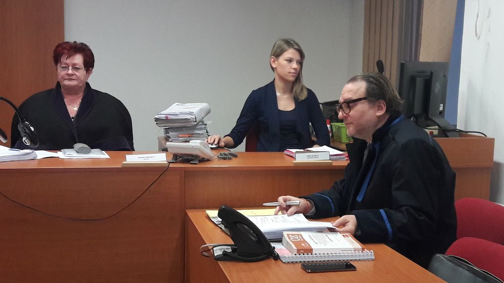 Teplický soud řešil režim vězení Davida Ratha (vpravo Rathův advokát Roman Jelínek)