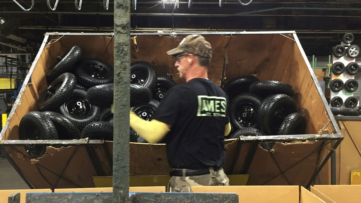 Růst americké ekonomiky výrazně zpomalil