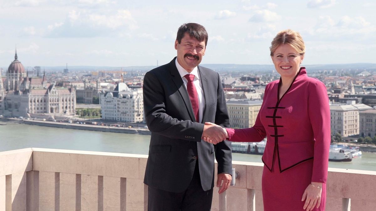 Slovenská prezidentka Zuzana Čaputová s maďarským prezidentem Jánosem.