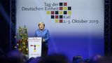 Merkelová: Německo je sjednocené, Němci ne