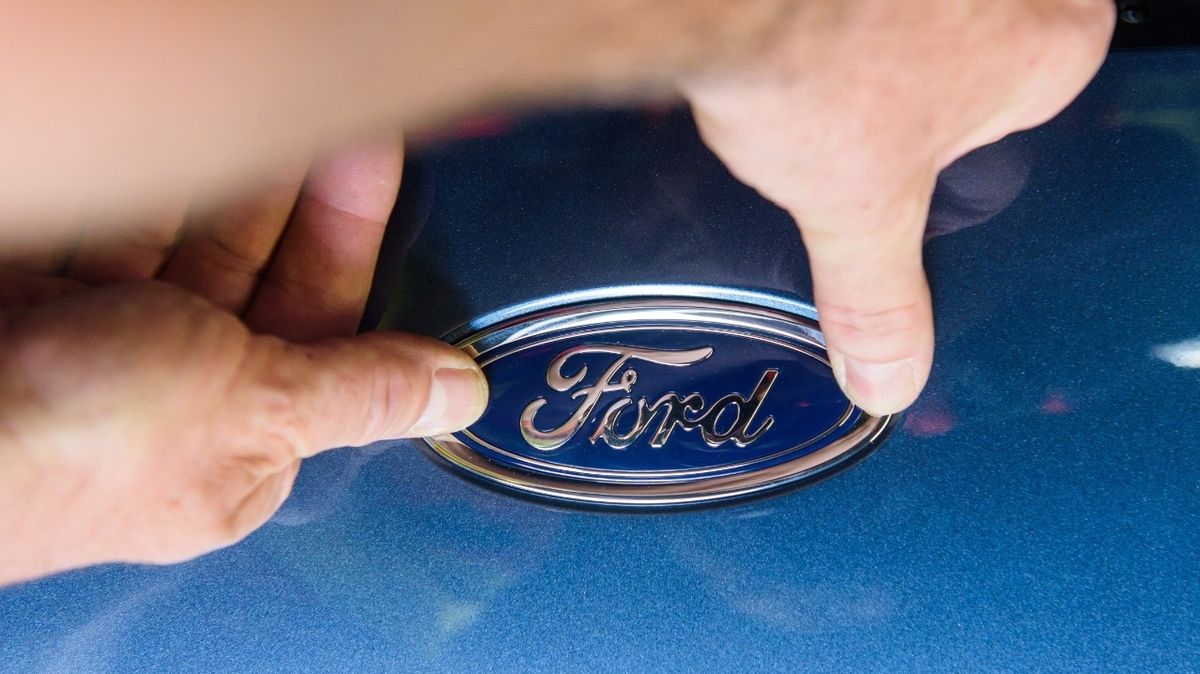Ford investuje miliardy do výroby součástek pro elektromobily v Británii