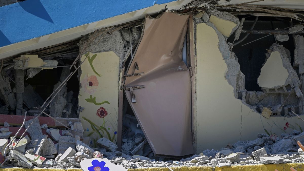 Škola na Portoriku poškozená při zemětřesení 