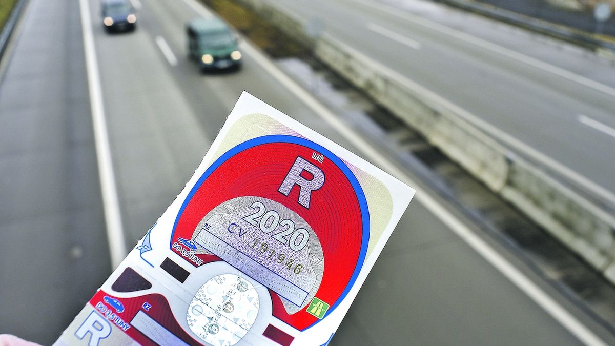 Stát hledá cestu, jak zrušit předraženou zakázku na elektronické dálniční známky