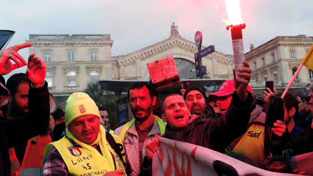 Nespokojení Francouzi jsou v ulicích 23 dní
