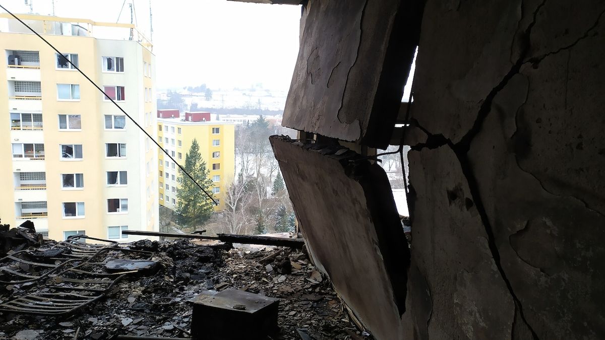 Fotografie trosek zničeného domu po výbuchu v Prešově.