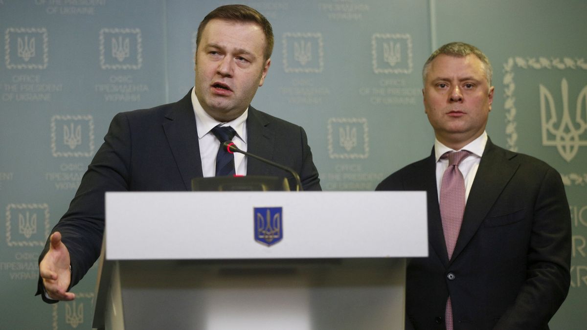 Ukrajinský ministr energetiky Oleksij Oržel a šéf Naftogazu Jurij Vitrenko na sobotní tiskové konferenci v Kyjevě.