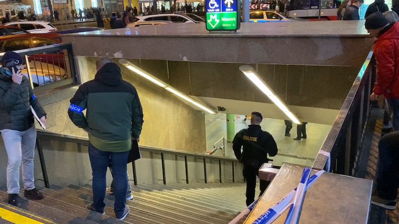 Žena u metra na pražském Václavském náměstí bodla muže do hrudníku