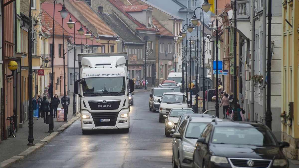 Dopravní situace v Mimoni na Českolipsku.