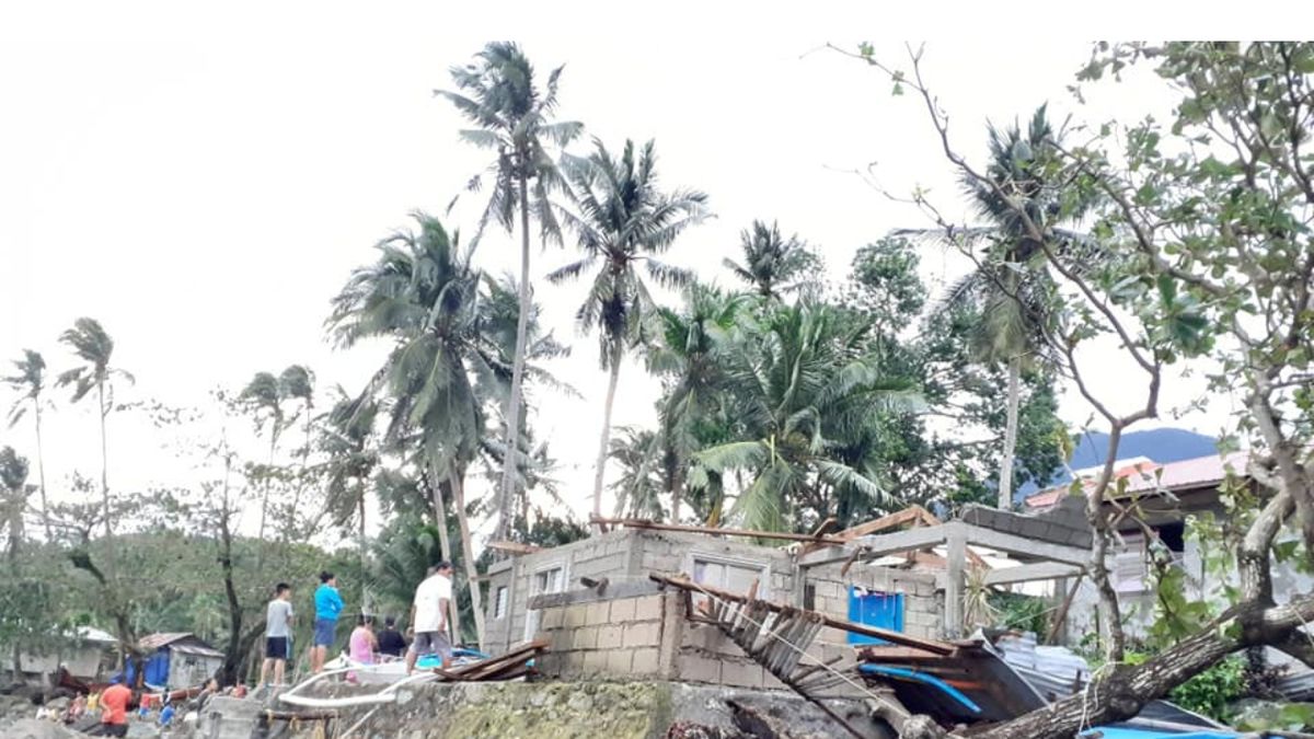 Přes filipínský Biliran se přehnal tajfun.