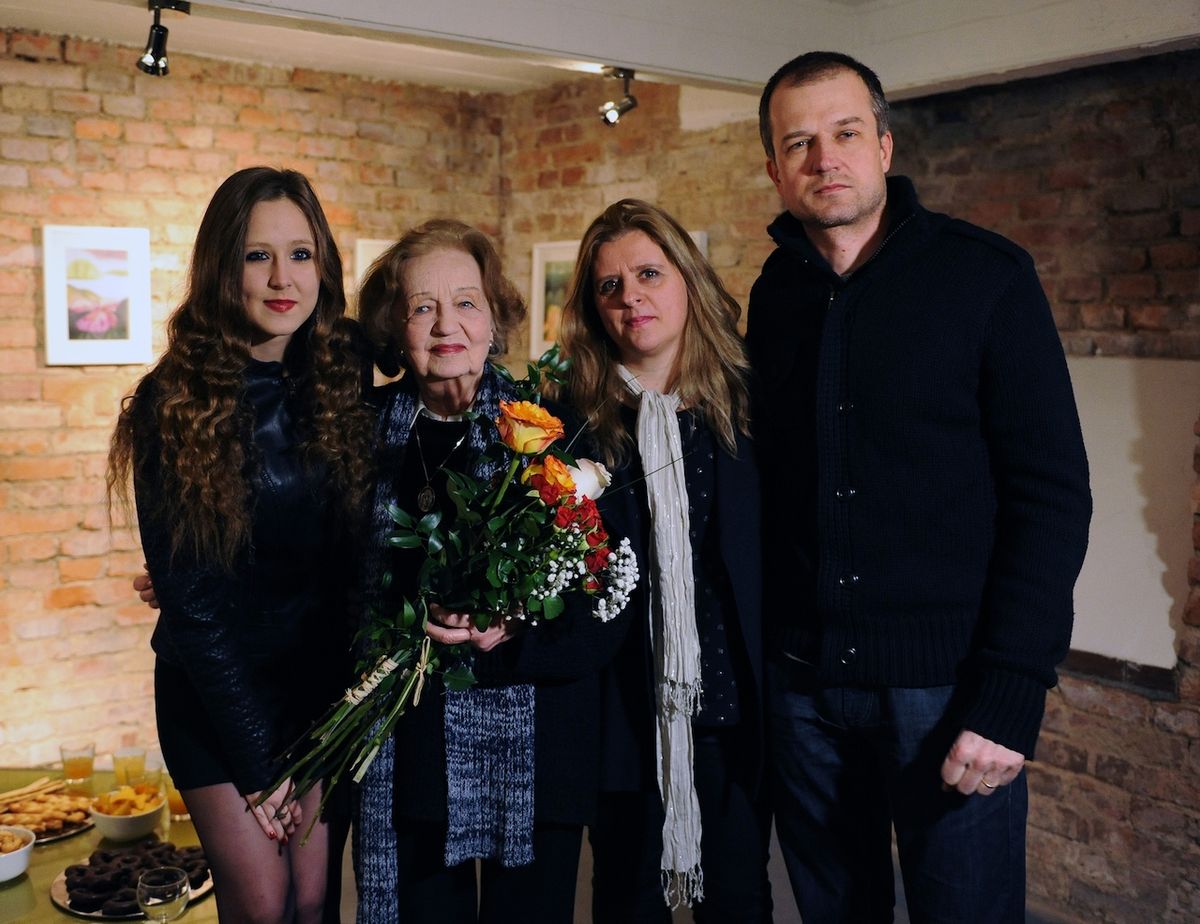 Její tchyní byla herečka Blanka Bohdanová, na fotce je ještě s dcerou Alžbětou a manželem Vladem.