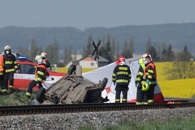 Srážka auta s vlakem na Plzeňsku