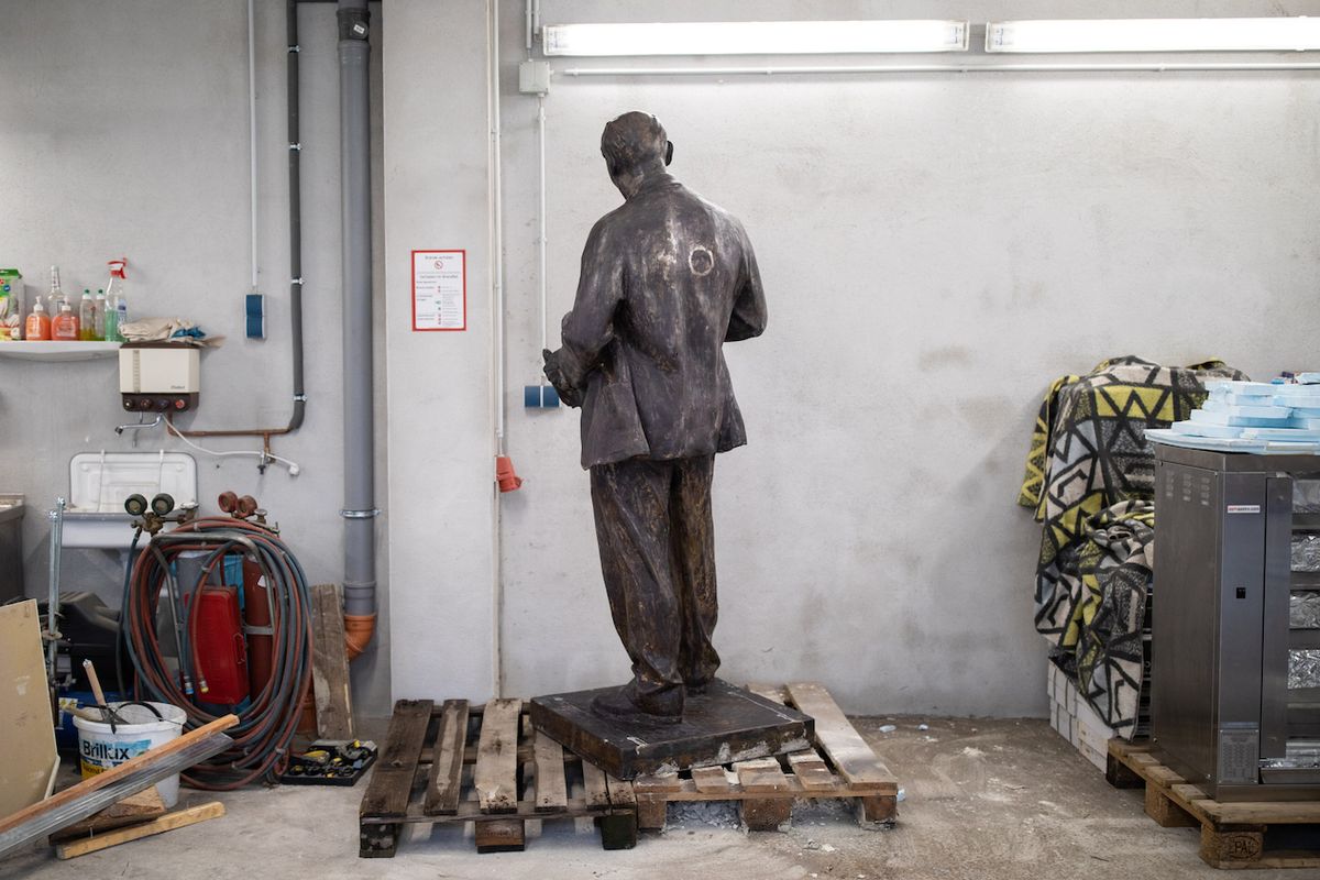 Leninova socha u zdi továrny v německém Gelsenkirchenu, březen 2020