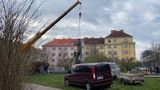 Praha 6 odstranila sochu Koněva. Využili jsme nouzového stavu, připustil starosta