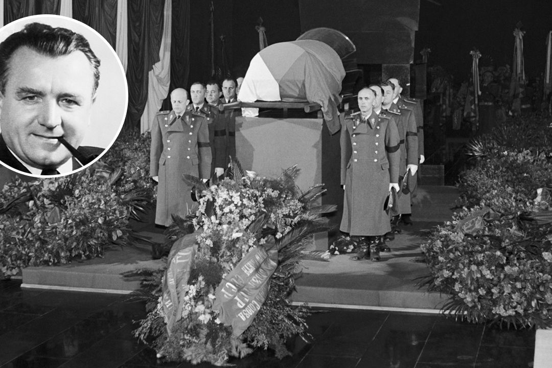 Uložení rakve s tělem Klementa Gottwalda v Národním památníku na hoře Vítkově, 19. března 1953. Bývalý prezident Gottwald ve výřezu.