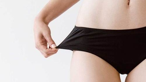 Menstruační kalhotky z nanovláken od značky Snuggs jsou k dostání od 749 Kč. Jejich funkčnost vydrží 1-2 roky.
