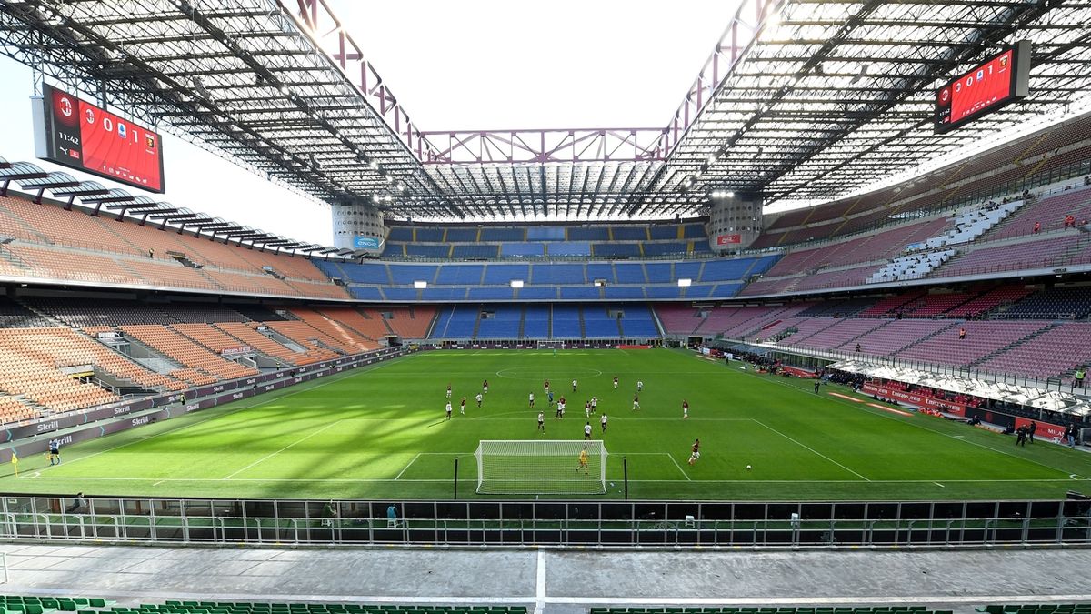 Zápas fotbalového AC Milán s Janovem se kvůli koronaviru odehrál před prázdnými tribunami. Milán, 8. března 2020.