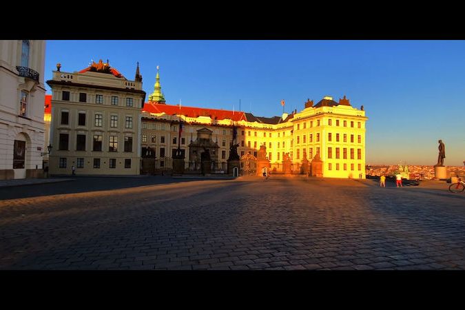 Praha, jak ji neznáme: prázdné ulice, náměstí, náplavky i hřiště