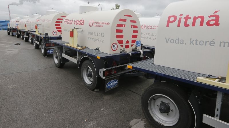 Kvůli havárii vodovodního řadu jsou bez vody desítky tisíc Pražanů