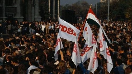 23. října 1989 se v Budapešti sešly tisíce lidí k oslavám vyhlášení Maďarské republiky.
