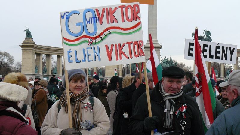 Demonstrace na podporu maďarské vlády proti vzbouřené Evropě