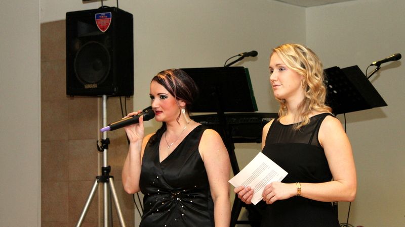 Ples zahájila ředitelka Městského kulturního střediska v Habartově Petra Šístková.